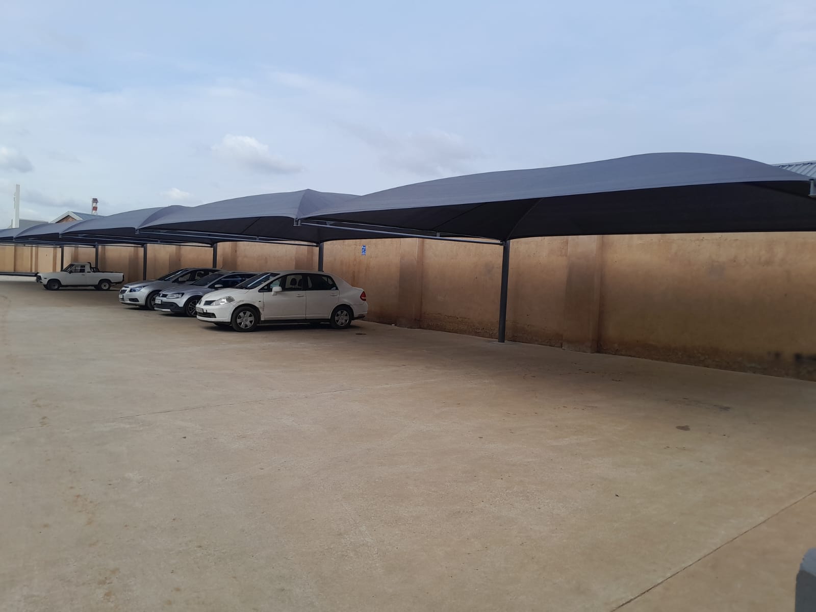 Industrial cantilever shadeport