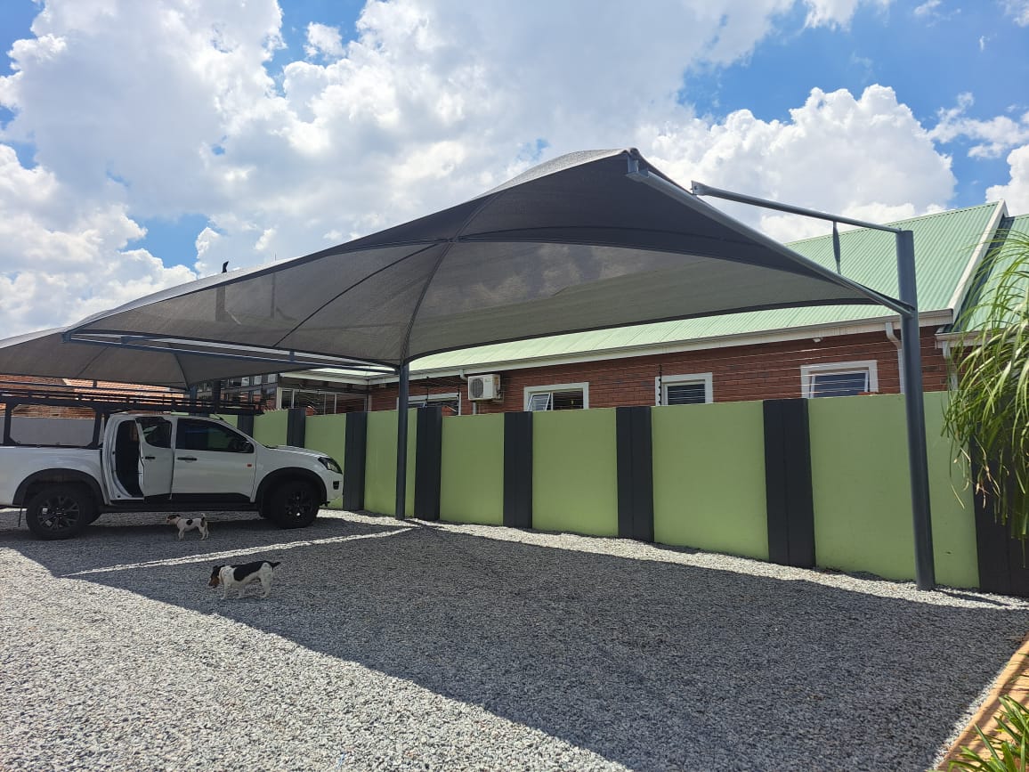Residential cantilever shadeport